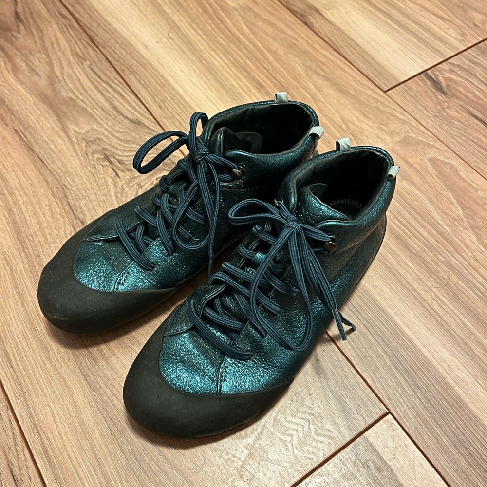 Camper leather shoes size 5 blue metallic